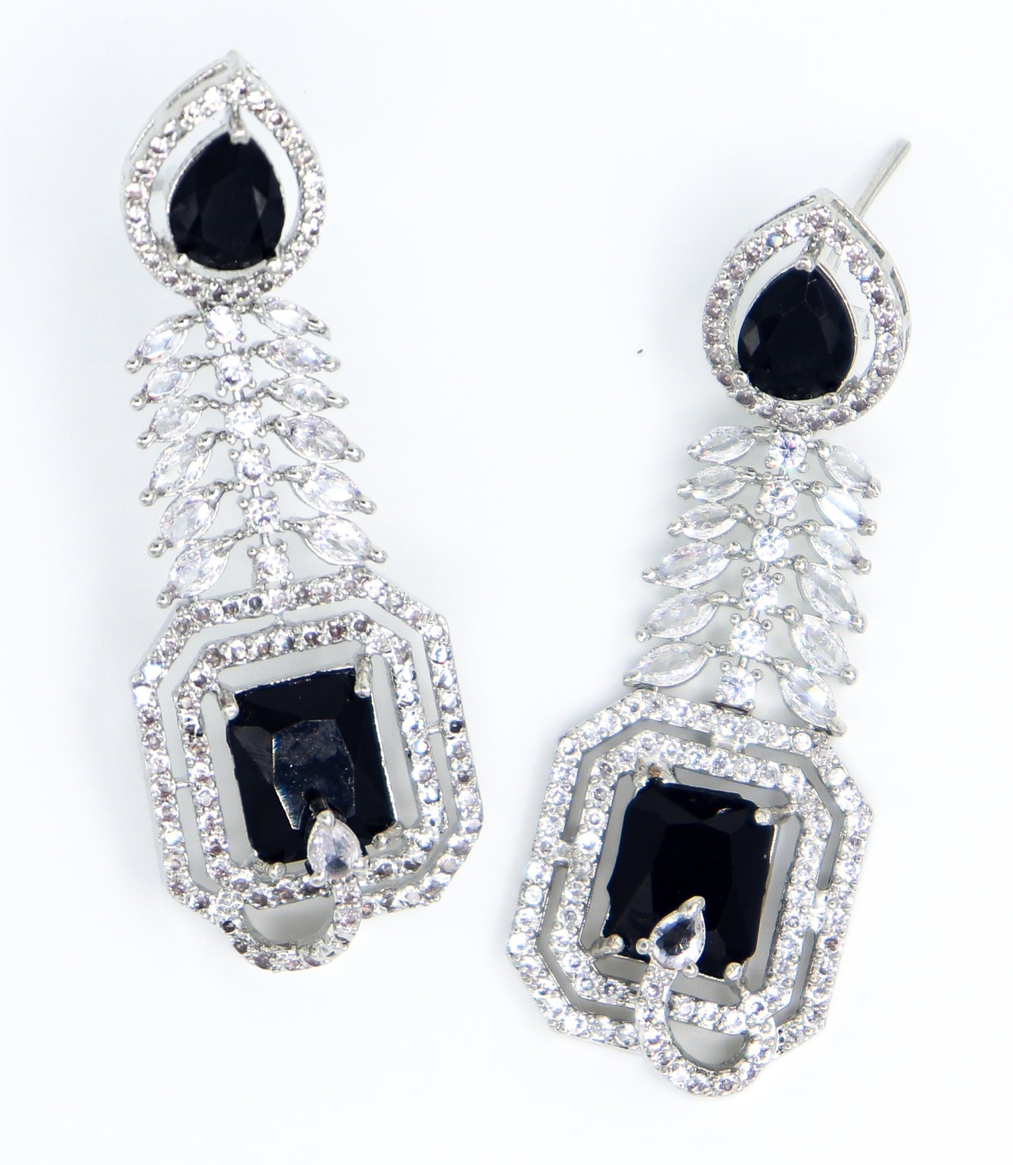 SAMPOORN'S AMERICAN DIAMOND STUDDED STONE NECKLACE WITH EARRINGS