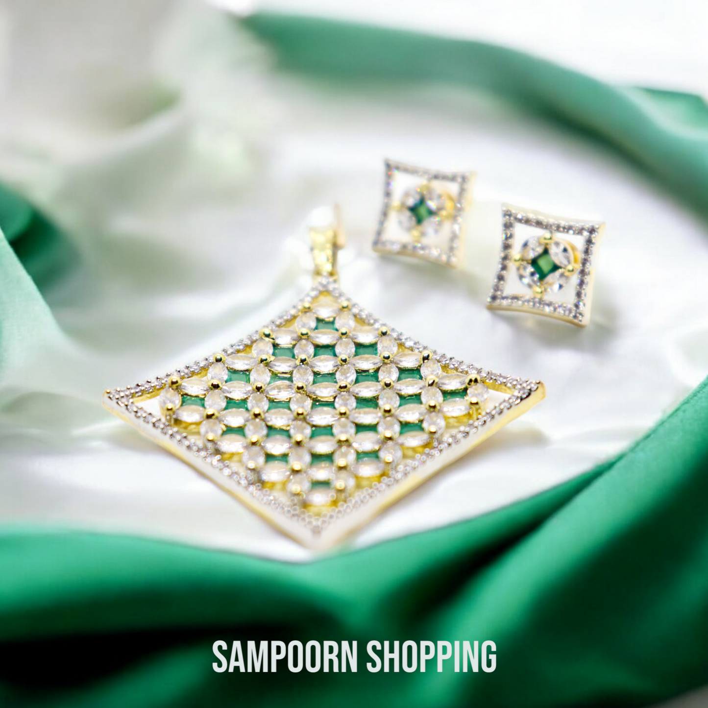 The Emerald Diamond Pendant Set